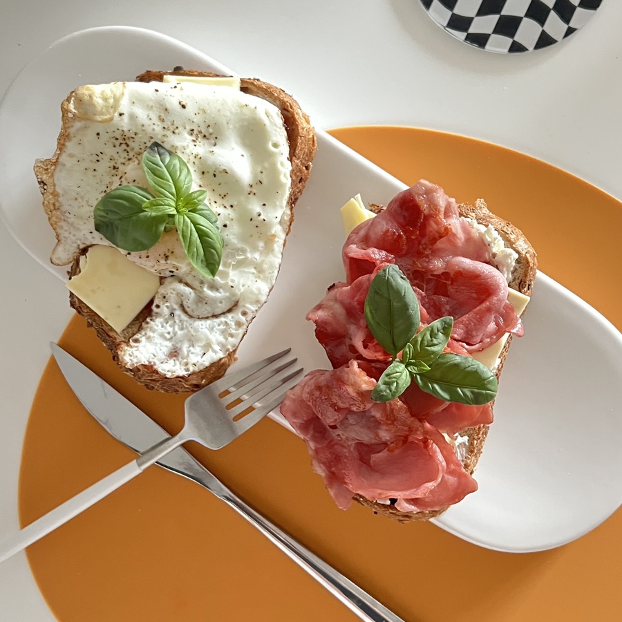 오픈 샌드위치 브런치 메뉴