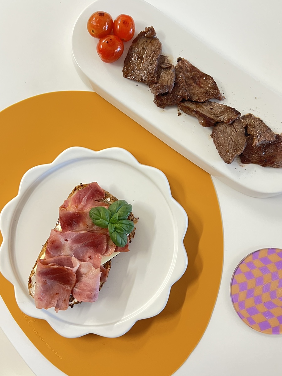 오픈 샌드위치 토마토 브런치