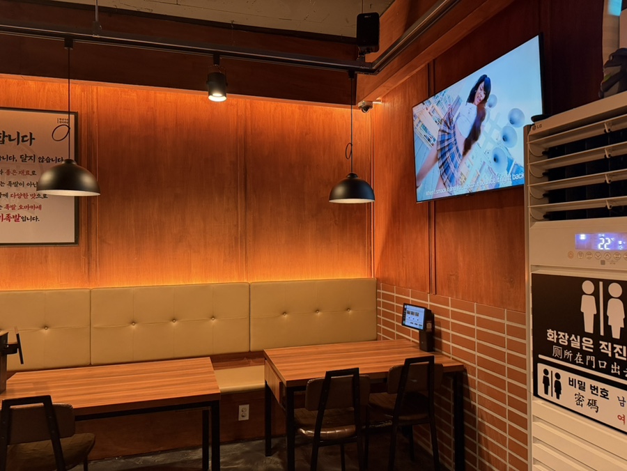 완미족발 제주연동점 실내 인테리어