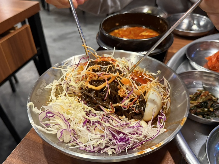 완미족발 제주연동점 가족 식사