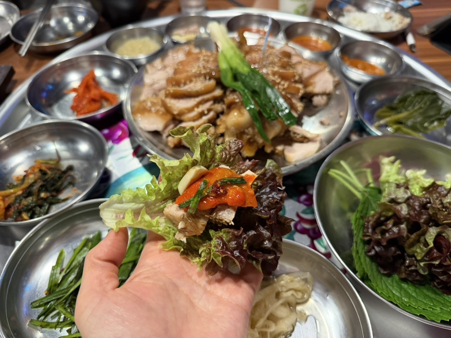 완미족발 제주연동점 족발 한 점