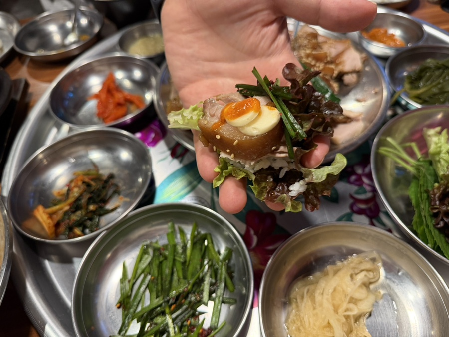 완미족발 제주연동점 족발 쌈 싸먹기