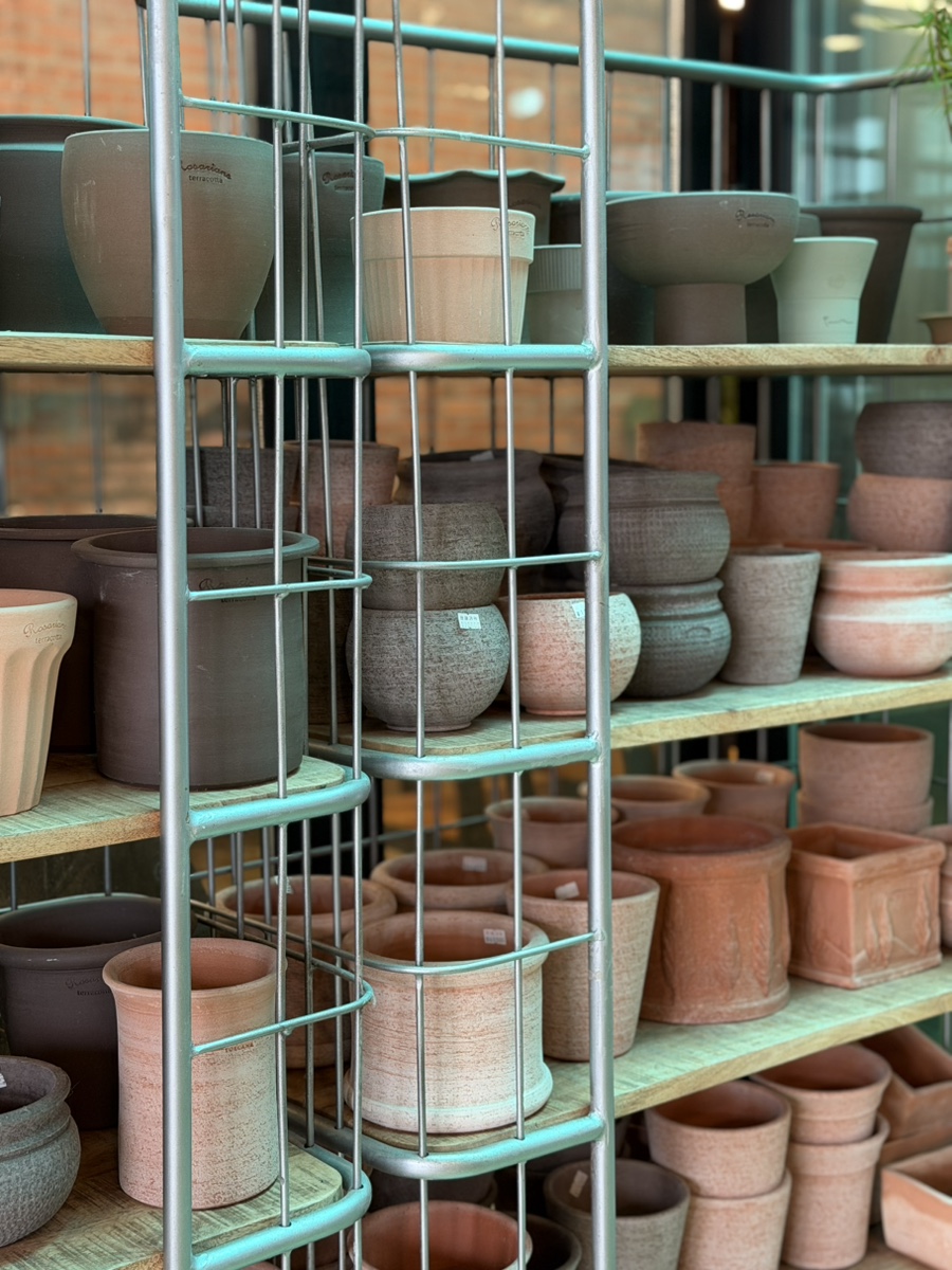 오전열한시 매장 외관