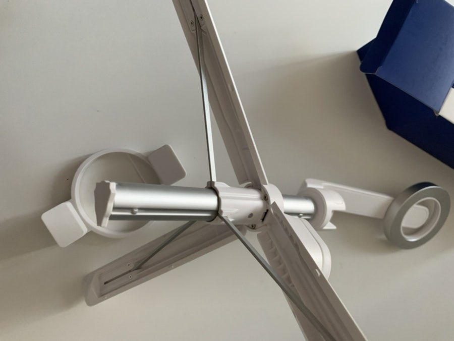 아라리 맥세이프 삼각대 후면 카메라