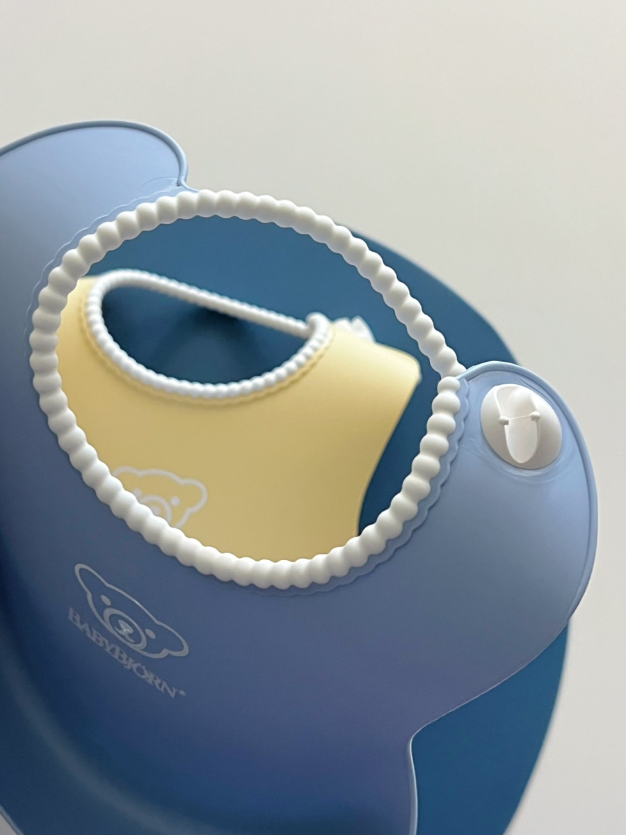 베이비뵨 턱받이 착용 모습