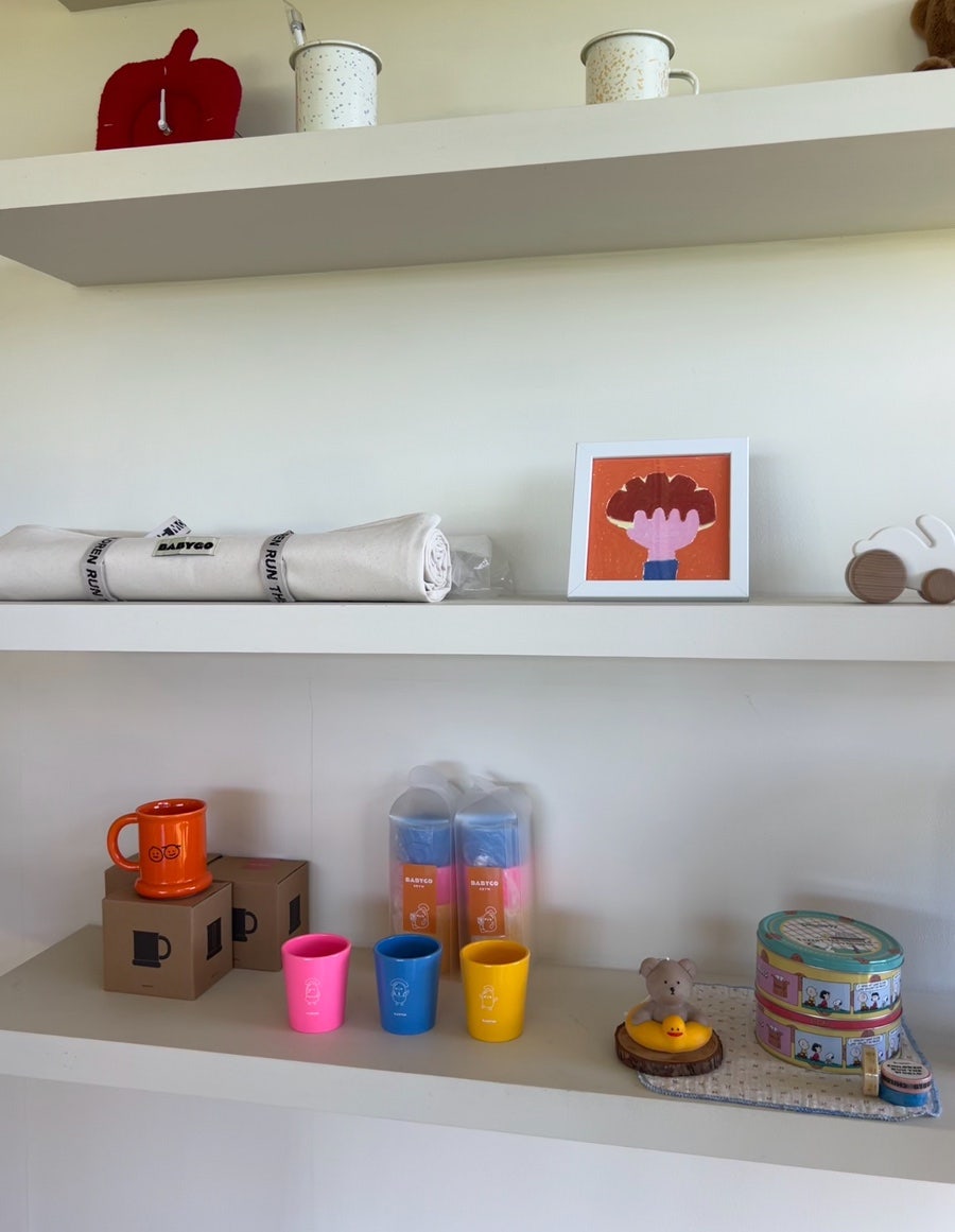 올위켄드 카페 인테리어