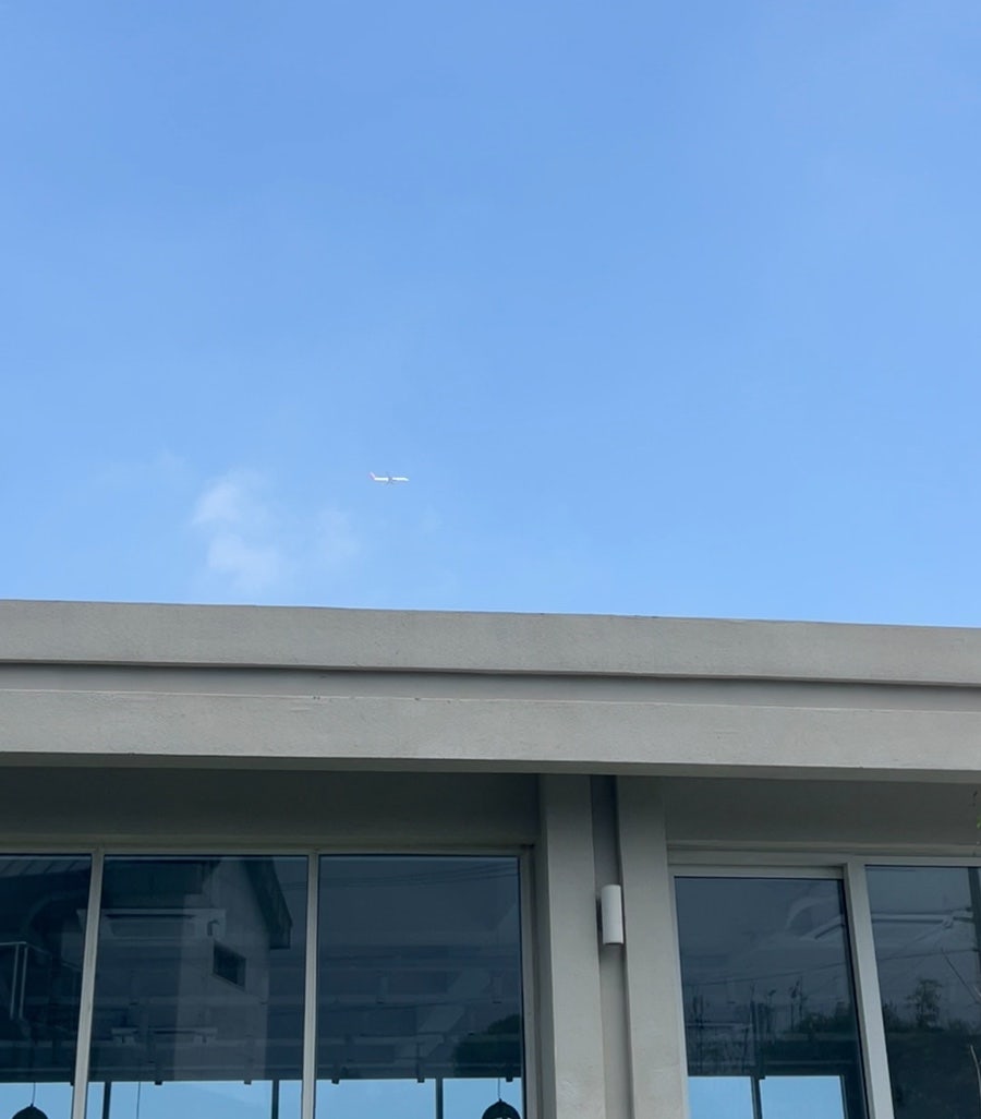 우르드르 카페 외관 건축