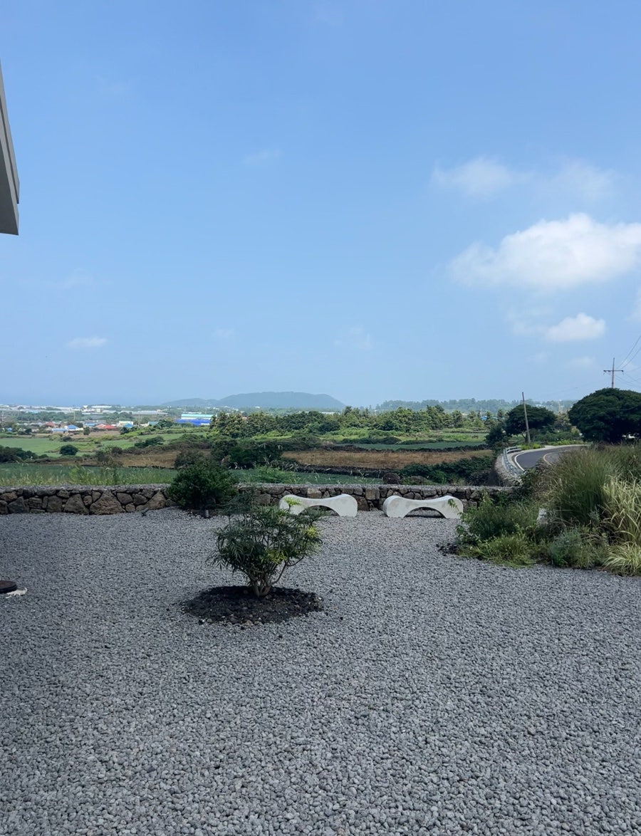 우르드르 카페 인테리어