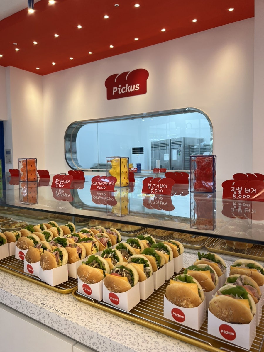 피커스 제주 베이커리 진열대