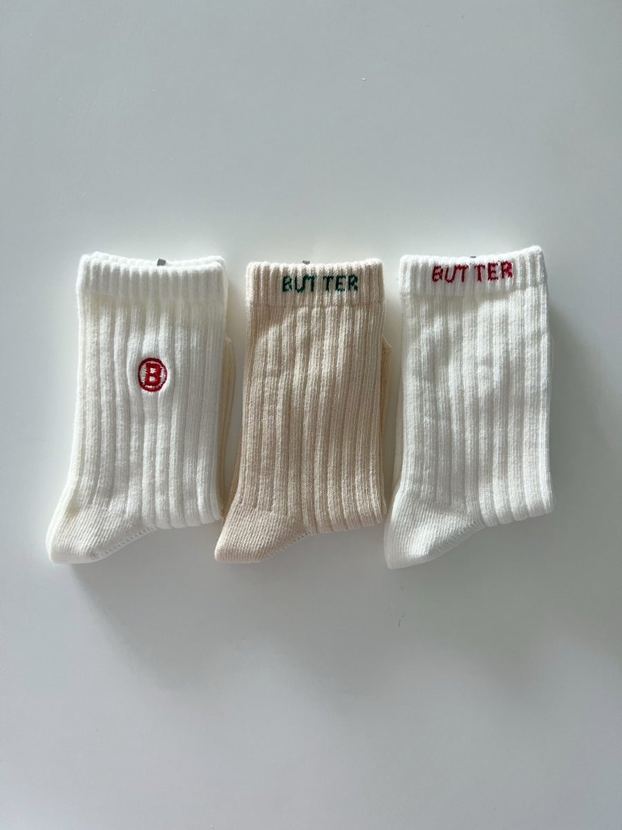 키즈 양말 착용 모습