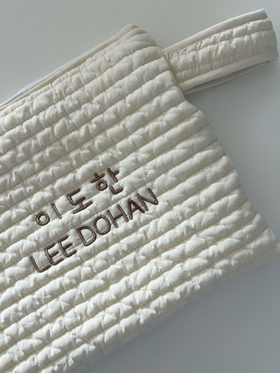 이름 자수 파우치 디테일