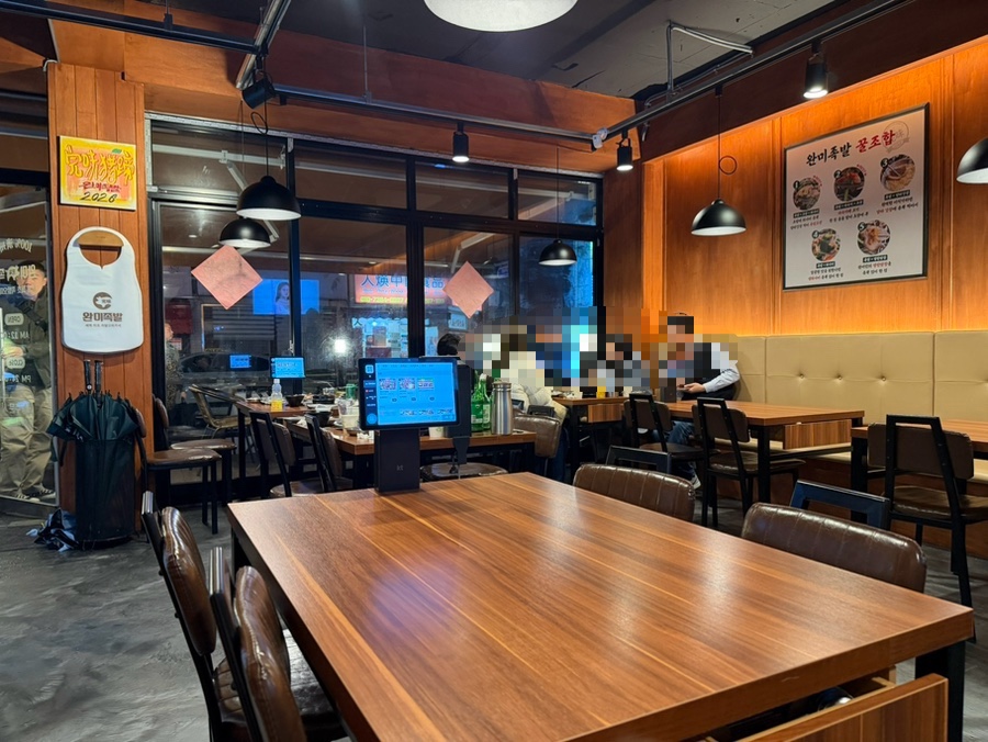 완미족발 제주연동점 실내 좌석